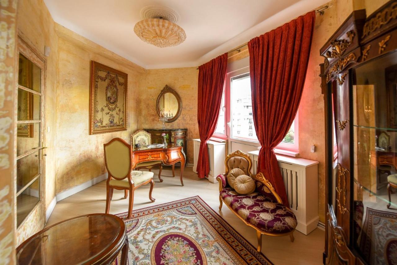 Baroque Splendor: Breathtaking Views & Design Lejlighed Bukarest Eksteriør billede