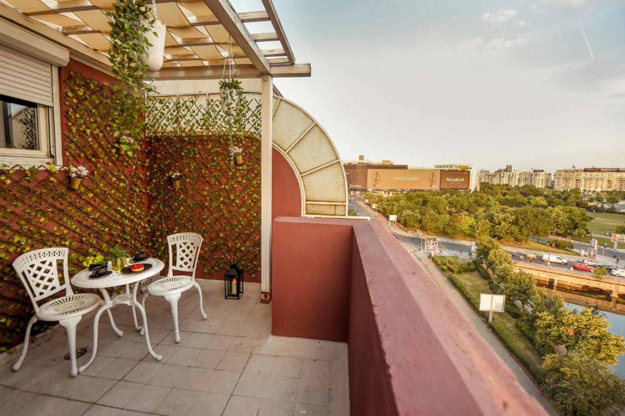 Baroque Splendor: Breathtaking Views & Design Lejlighed Bukarest Eksteriør billede