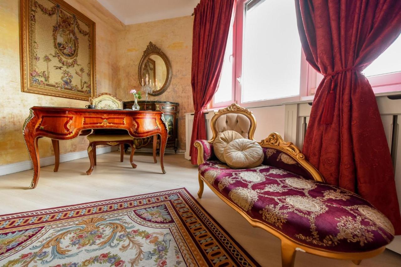 Baroque Splendor: Breathtaking Views & Design Lejlighed Bukarest Eksteriør billede
