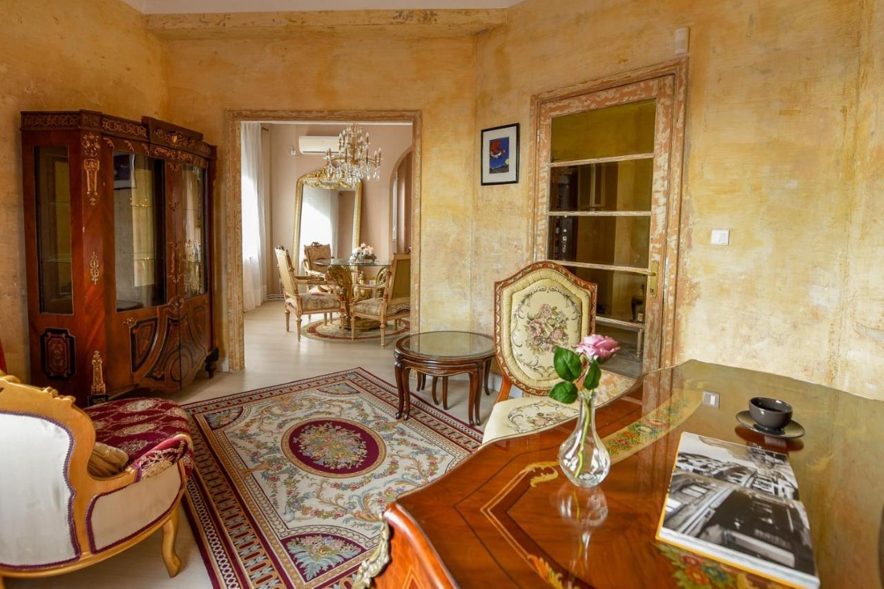 Baroque Splendor: Breathtaking Views & Design Lejlighed Bukarest Eksteriør billede