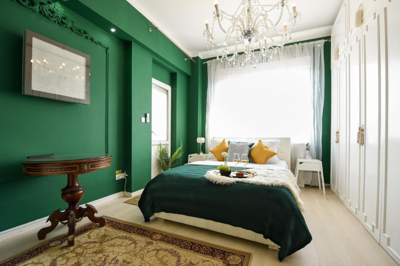Baroque Splendor: Breathtaking Views & Design Lejlighed Bukarest Eksteriør billede